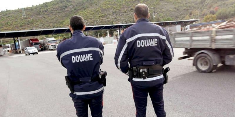 controleur des douanes