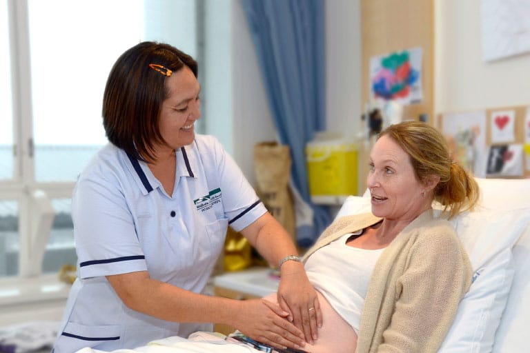 aide nurse c devenir sage et femme débouchés : salaire Comment formation,