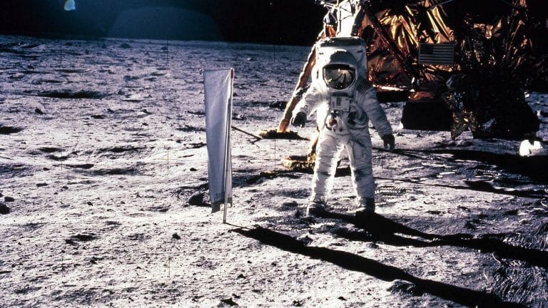 Salaire astronaute : combien gagne un astronaute en 2025