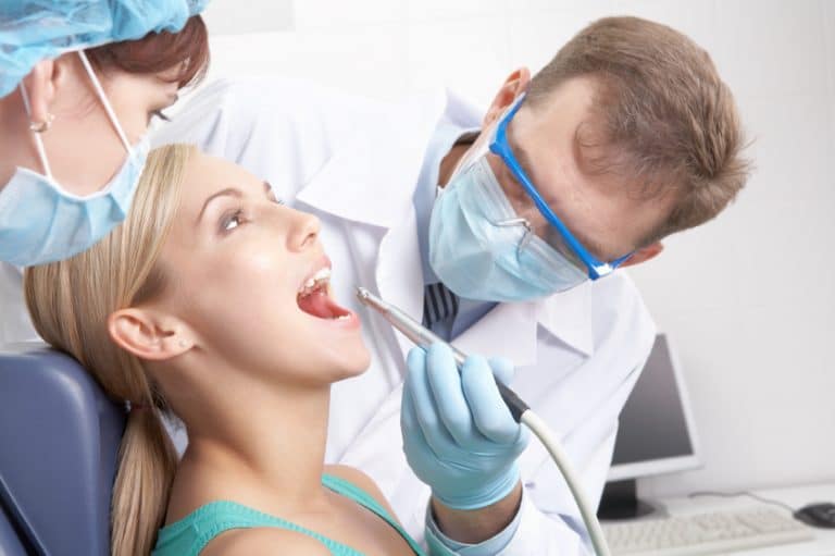 Salaire dentiste : combien gagne un dentiste en 2023
