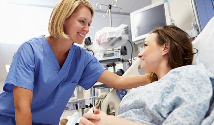 Salaire sage-femme : combien gagne une sage-femme en 2025