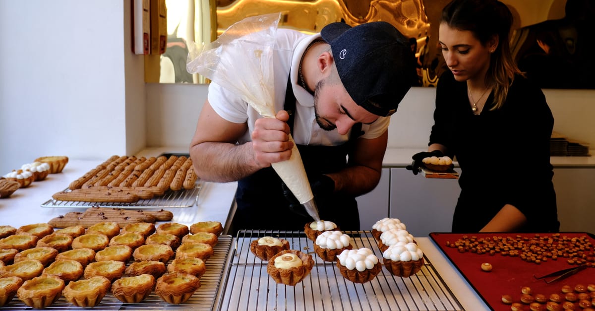 preparation de patisserie chez Cedric Grolet