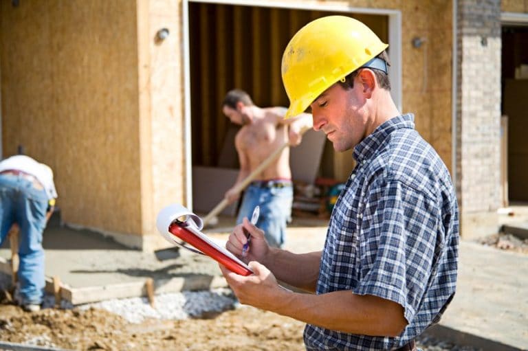 Salaire : combien gagne un conducteur de travaux en 2025 ?