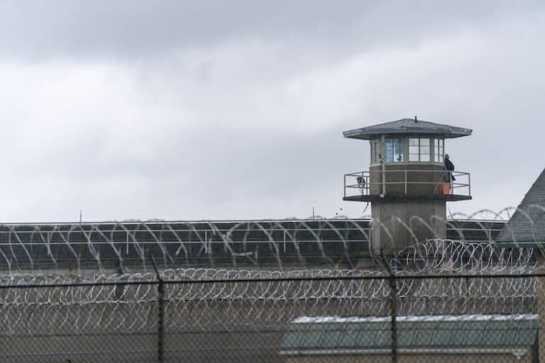 Salaire gardien de prison : combien gagne un gardien de prison en 2025