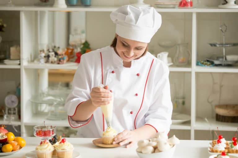 Salaire pâtissier : combien gagne un pâtissier en 2025