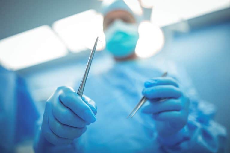 Salaire neurochirurgien : combien gagne un neurochirurgien en 2025