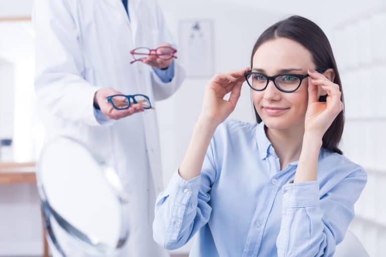 Salaire opticien : combien gagne un opticien en 2025