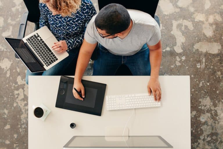 Salaire graphiste : combien gagne un graphiste en 2025