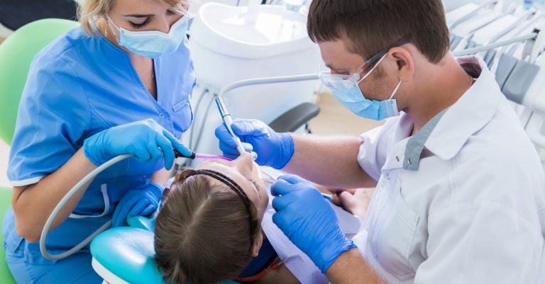 Devenir Dentiste : missions, salaire et formation