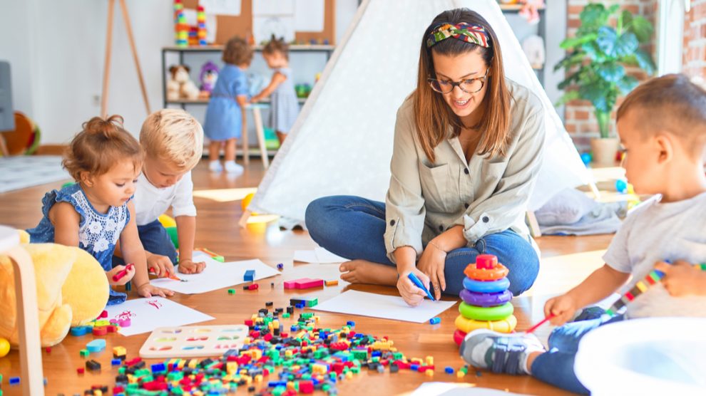 Devenir Aide Auxiliaire De Puericulture Missions Salaire Et Formation