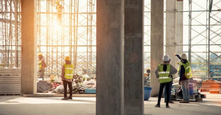 Devenir Assistant à maîtrise d’ouvrage : missions, salaire et formation