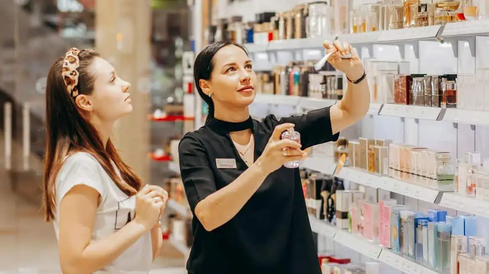 Conseillère de vente en parfumerie