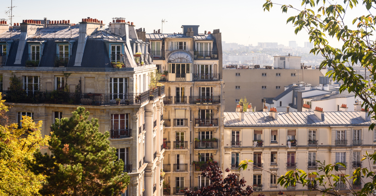 Panorama urbain depuis le parc en face du Sacré Coeur à Paris