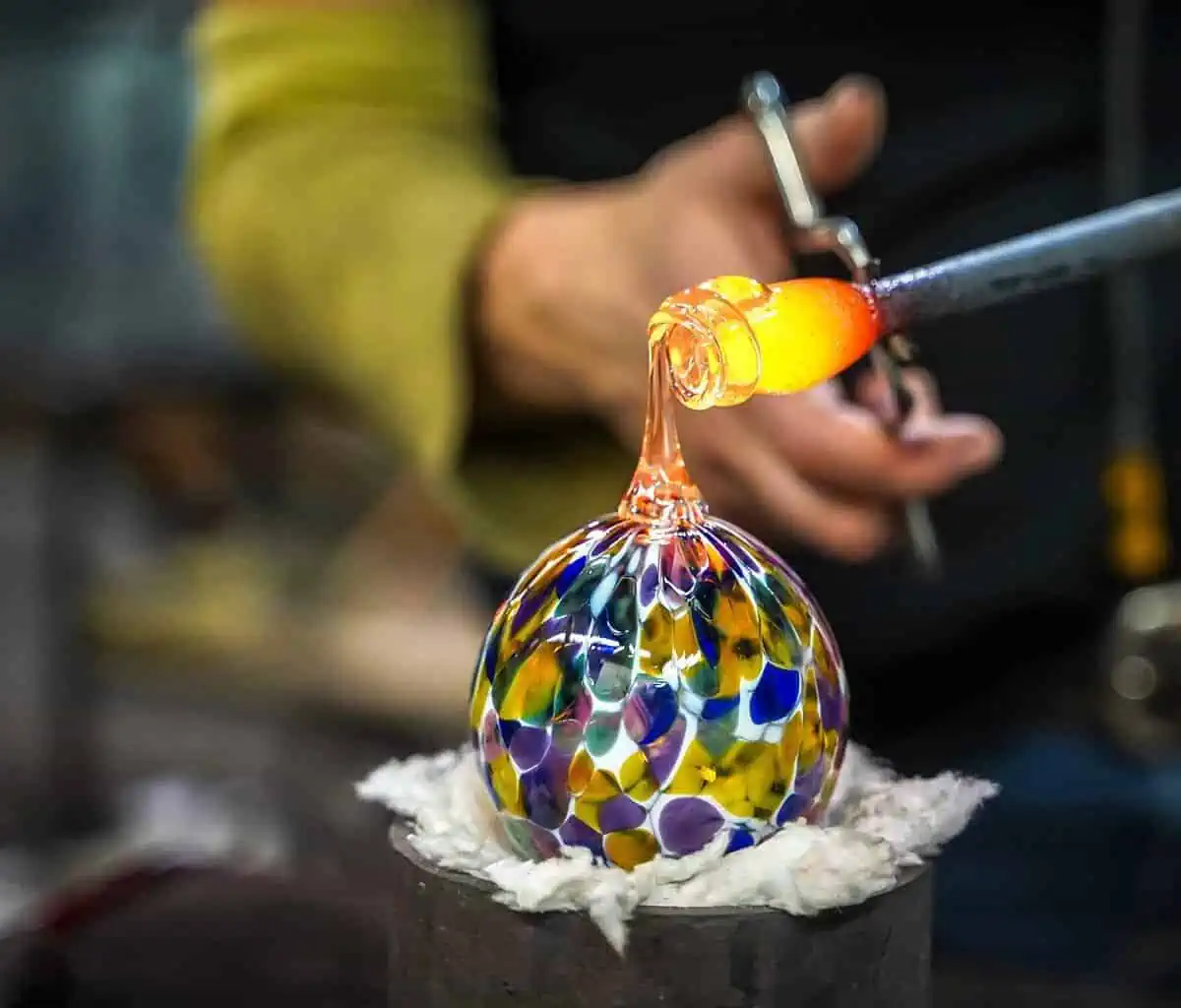 Fabrication d'un objet d'art en verre