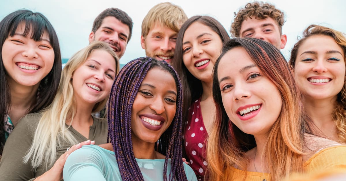 Groupe de jeunes adultes