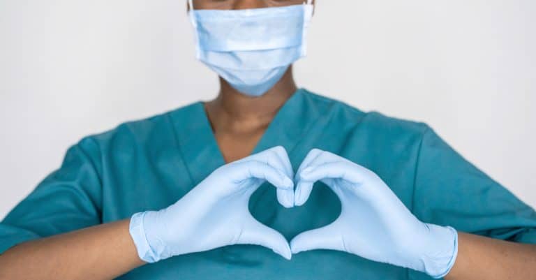 14 métiers de la Santé qui payent bien et qui recrutent en 2025