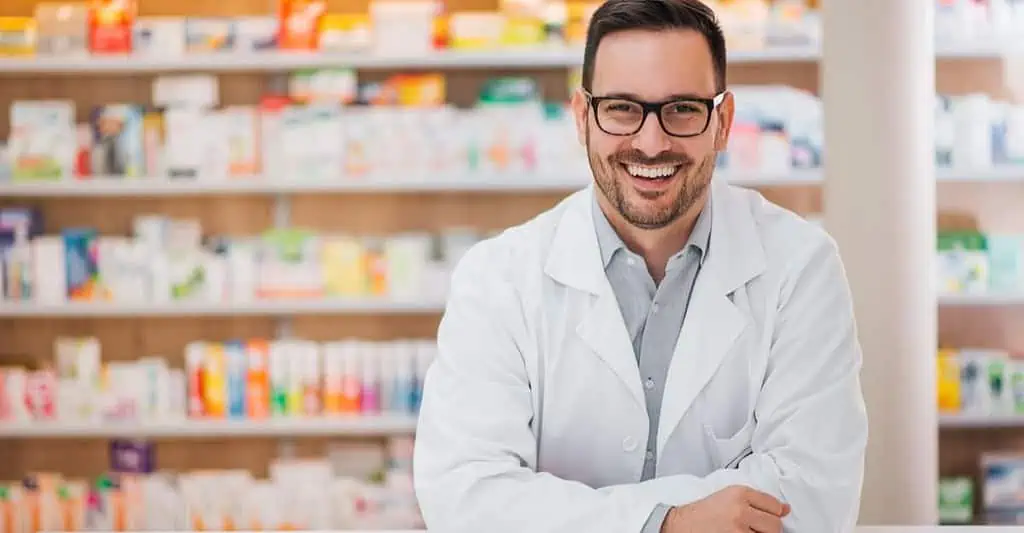 Pharmacien dans son officine