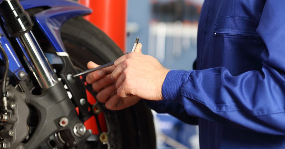 Réparation d'un pneu de moto