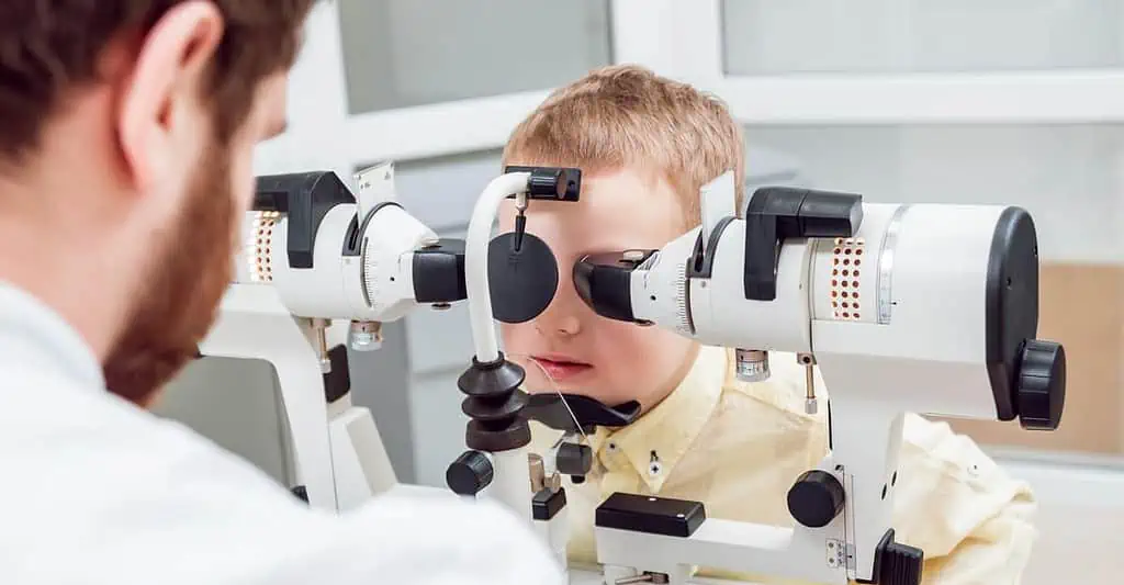 Séance d'orthoptie pour un enfant