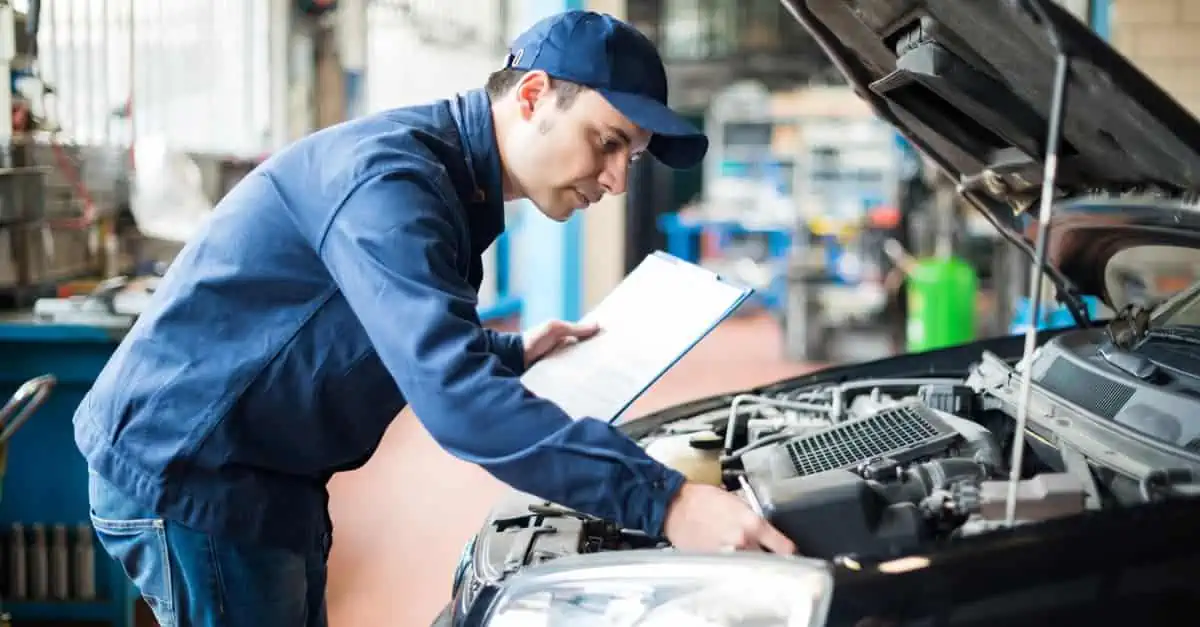 Vérification de l'entretien d'une voiture