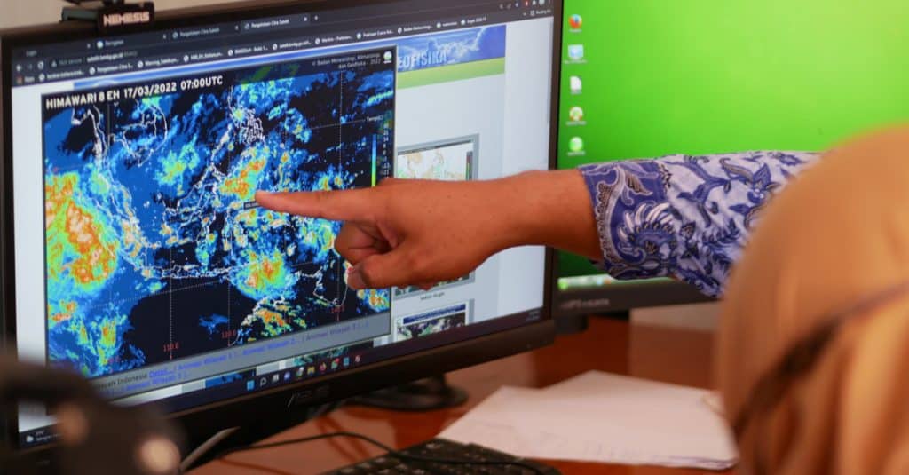 Travail sur des prévisions météorologiques en Indonesie
