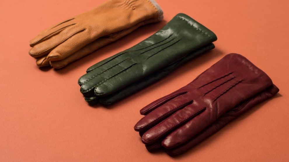 Paires de gants en cuir de plusieurs couleurs