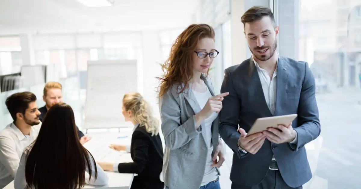 Réunion d'équipe dans une entreprise